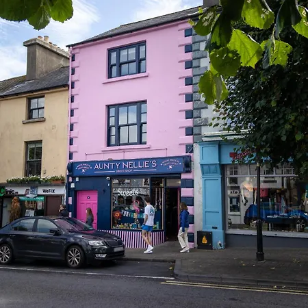 No 12 Bridge Street - Town Centre * ווסטפורט