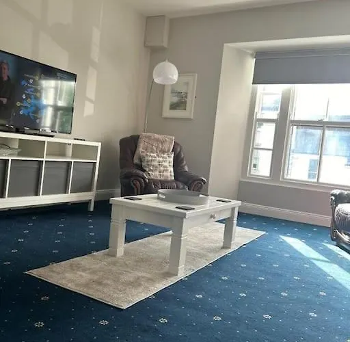 No 12 Bridge Street - Town Centre Apartment *